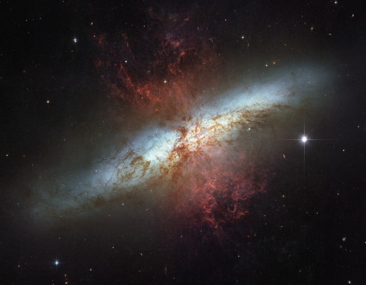 Starburst M82 image